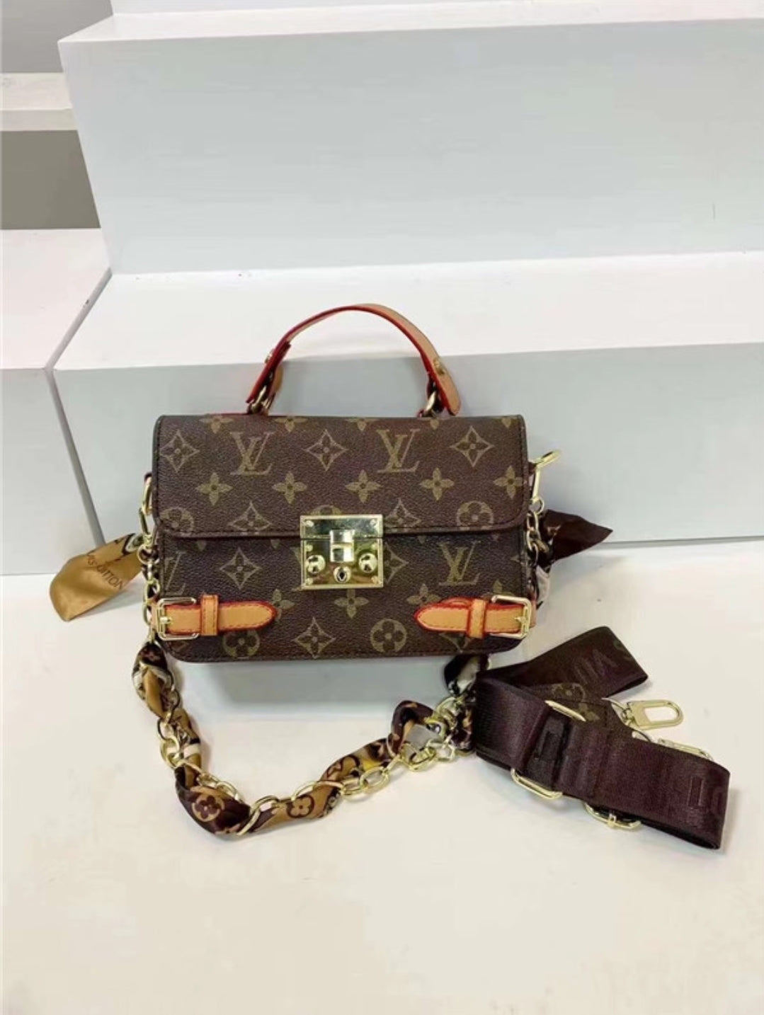 LV CASED CROSSBODY BAGS 5825