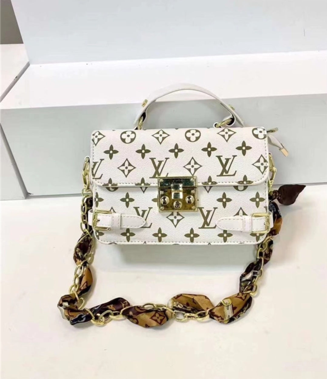 LV CASED CROSSBODY BAGS 5825