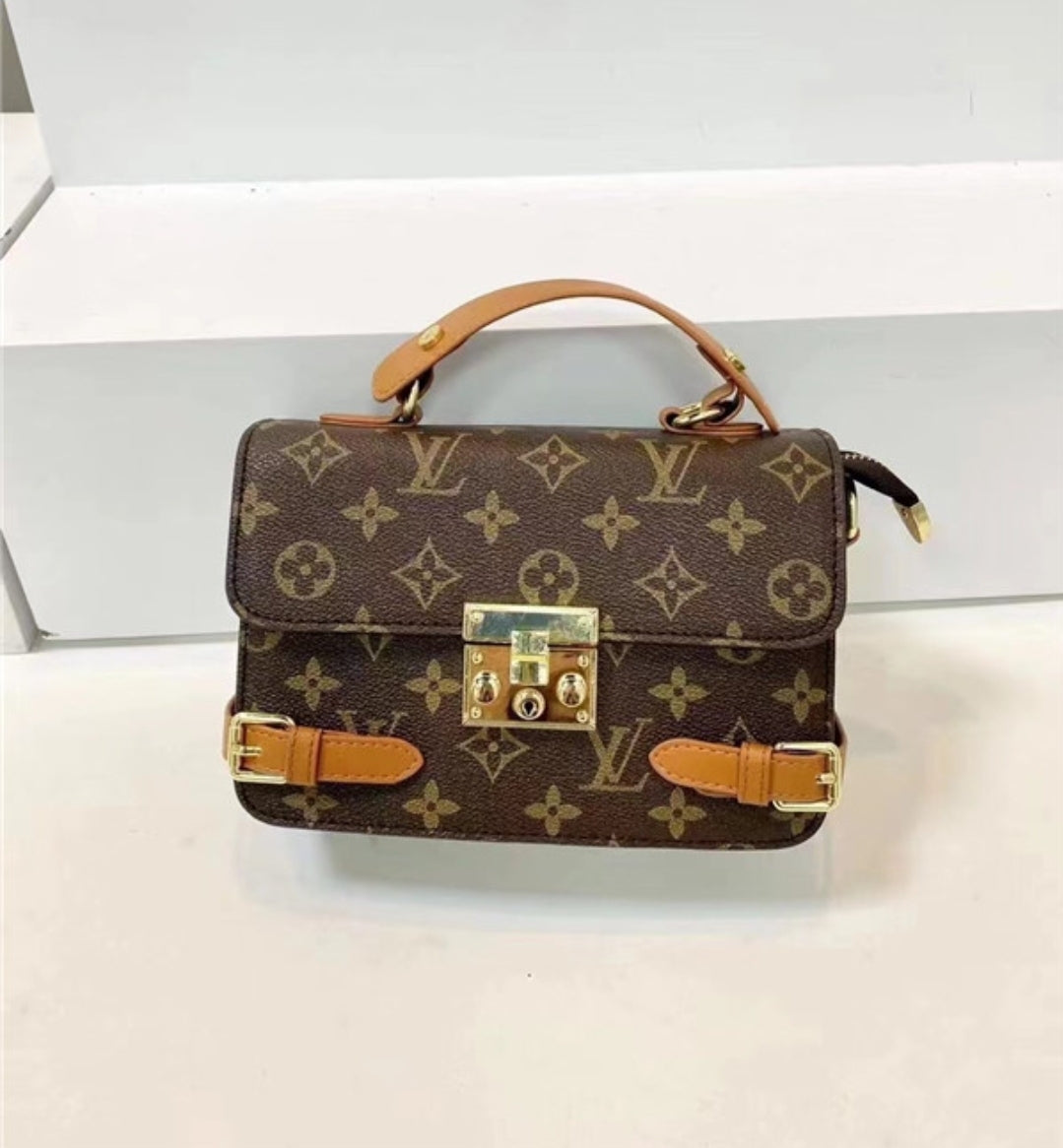LV CASED CROSSBODY BAGS 5825
