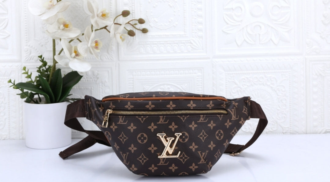LV FANNIE PACK BAGS 8932