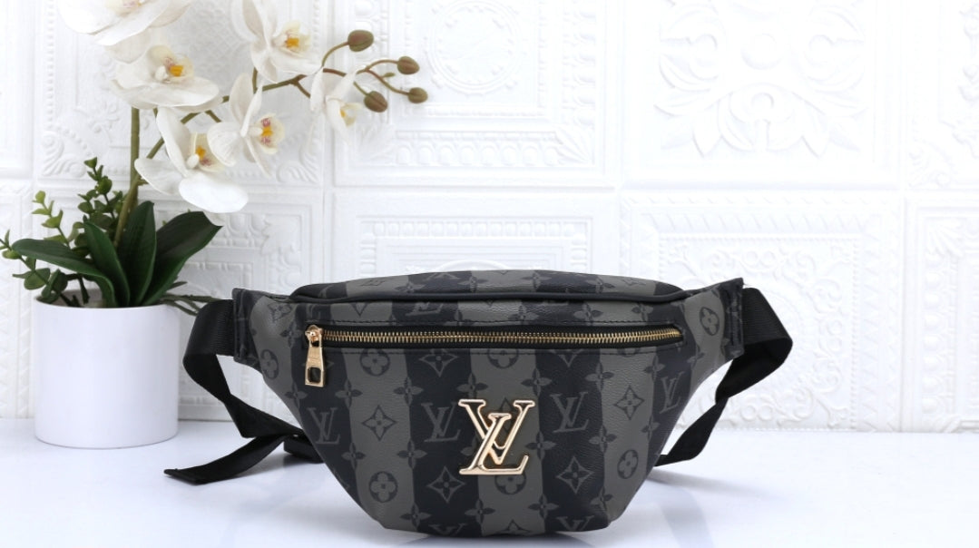 LV FANNIE PACK BAGS 8932