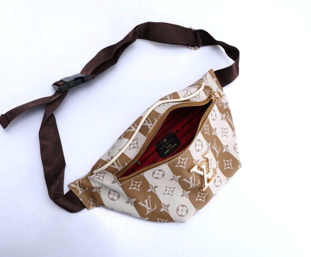 LV FANNIE PACK BAGS 8932