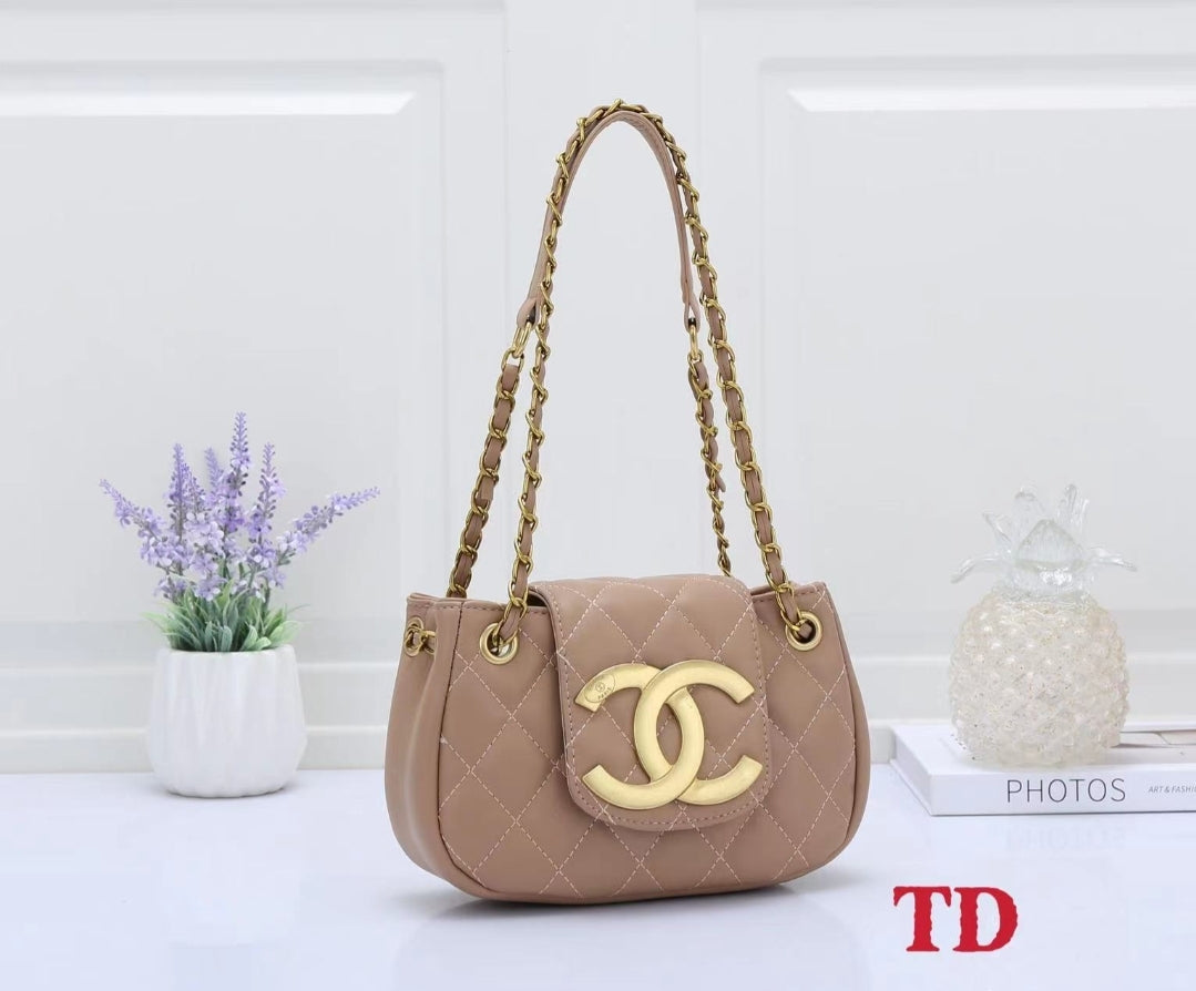 CC GOLD STRAP CROSSBODY BAGS 8839
