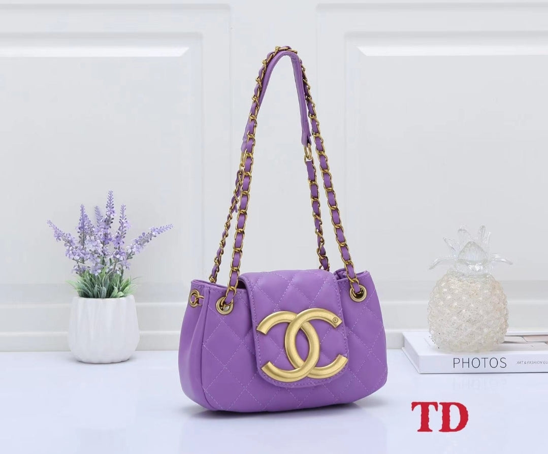 CC GOLD STRAP CROSSBODY BAGS 8839