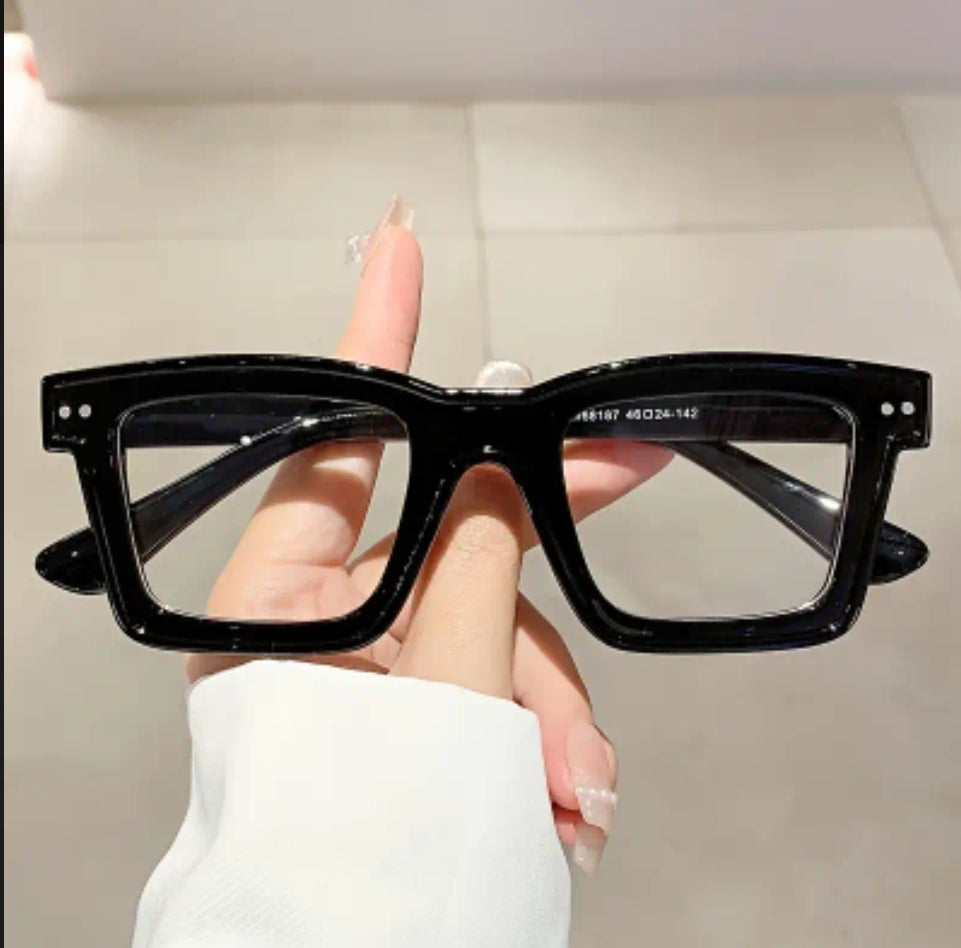 PRE-ORDER OUTLINE GLASSES