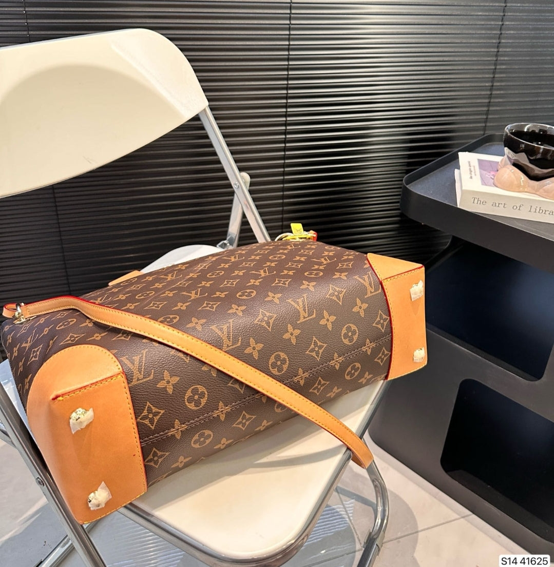 PRE-ORDER LV HOBO BAG