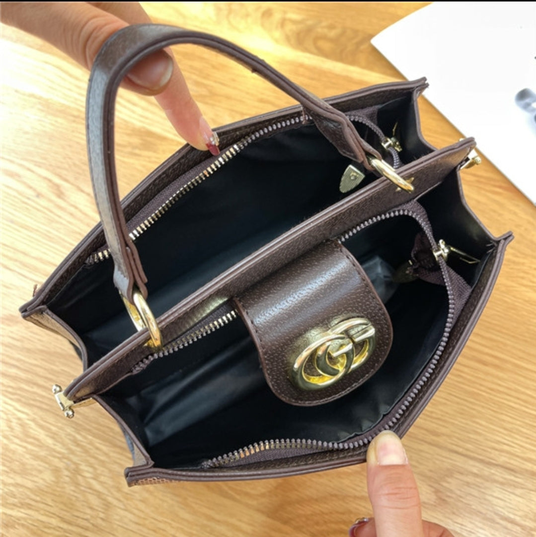 PRE-ORDER GG CROSSBODY BAGS 9060
