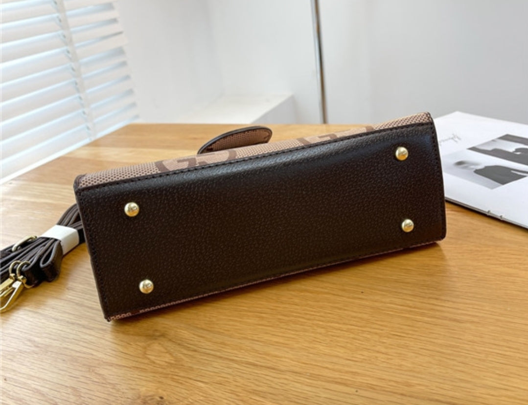 PRE-ORDER GG CROSSBODY BAGS 9060