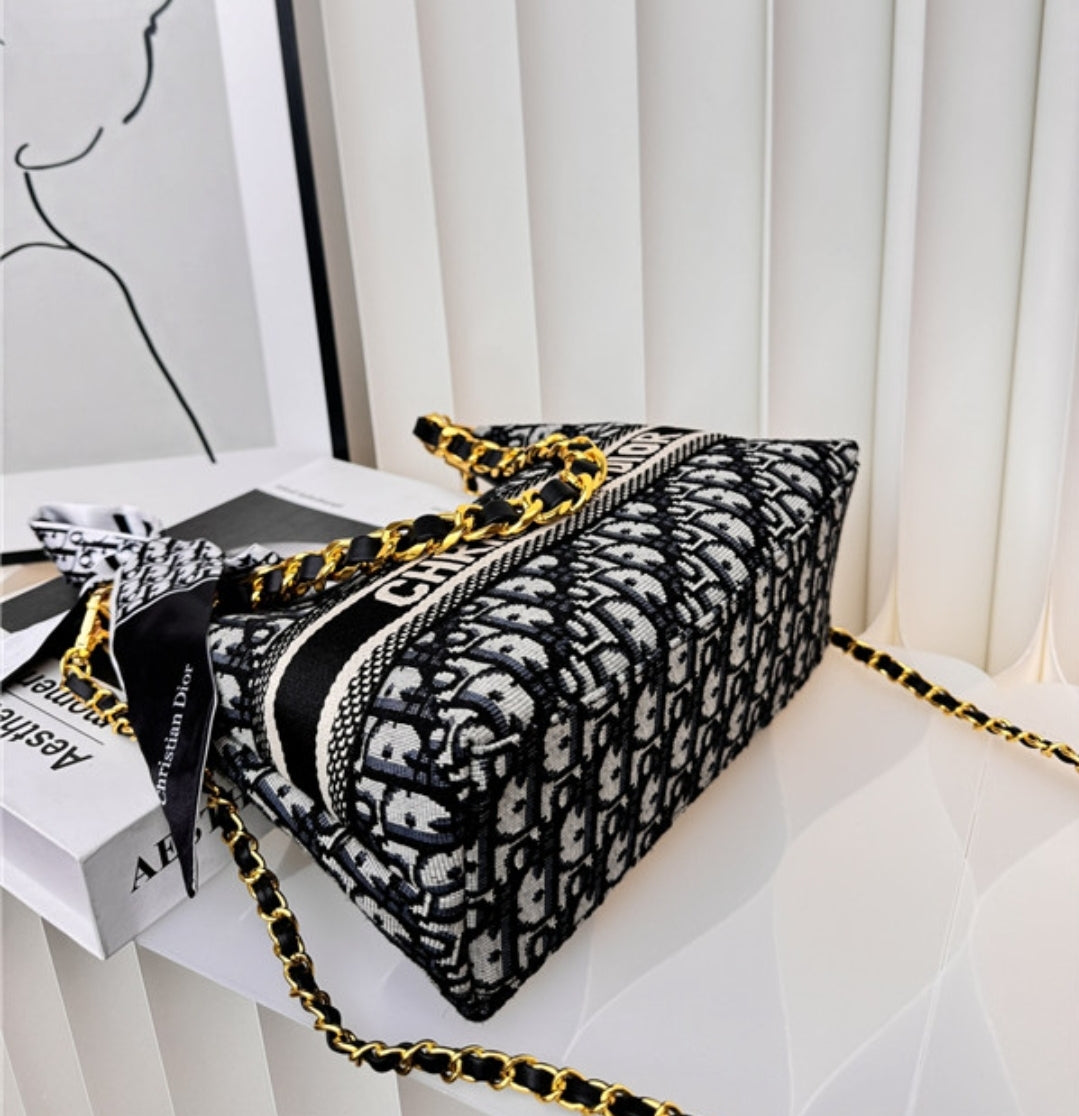 PRE-ORDER CD HOBO CROSSBODY BAGS 8668