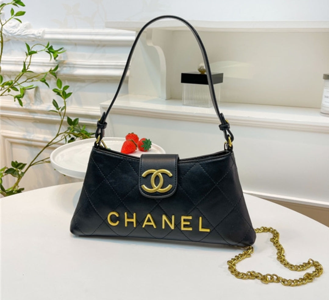 PRE-ORDER CC CROSSBODY BAG 8103