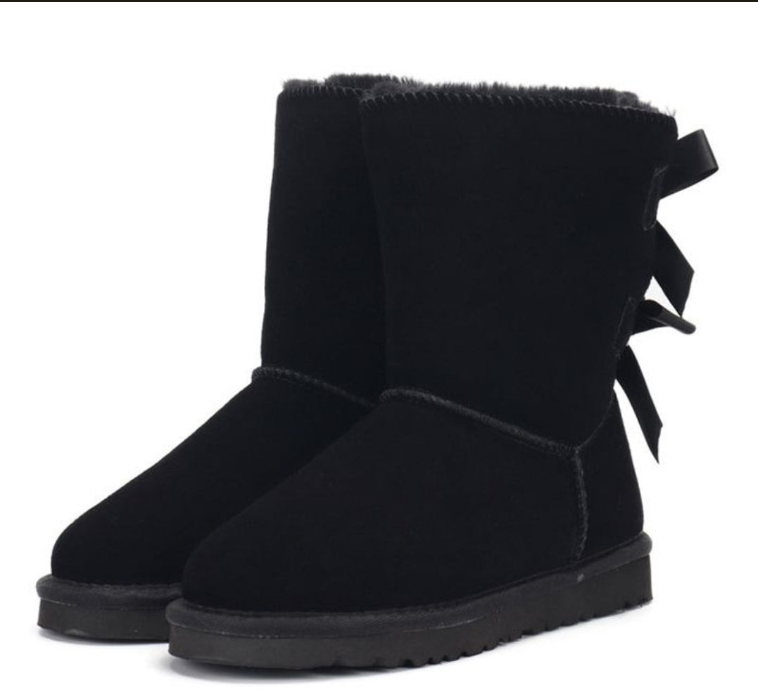 PRE-ORDER 2 BOW UGGS