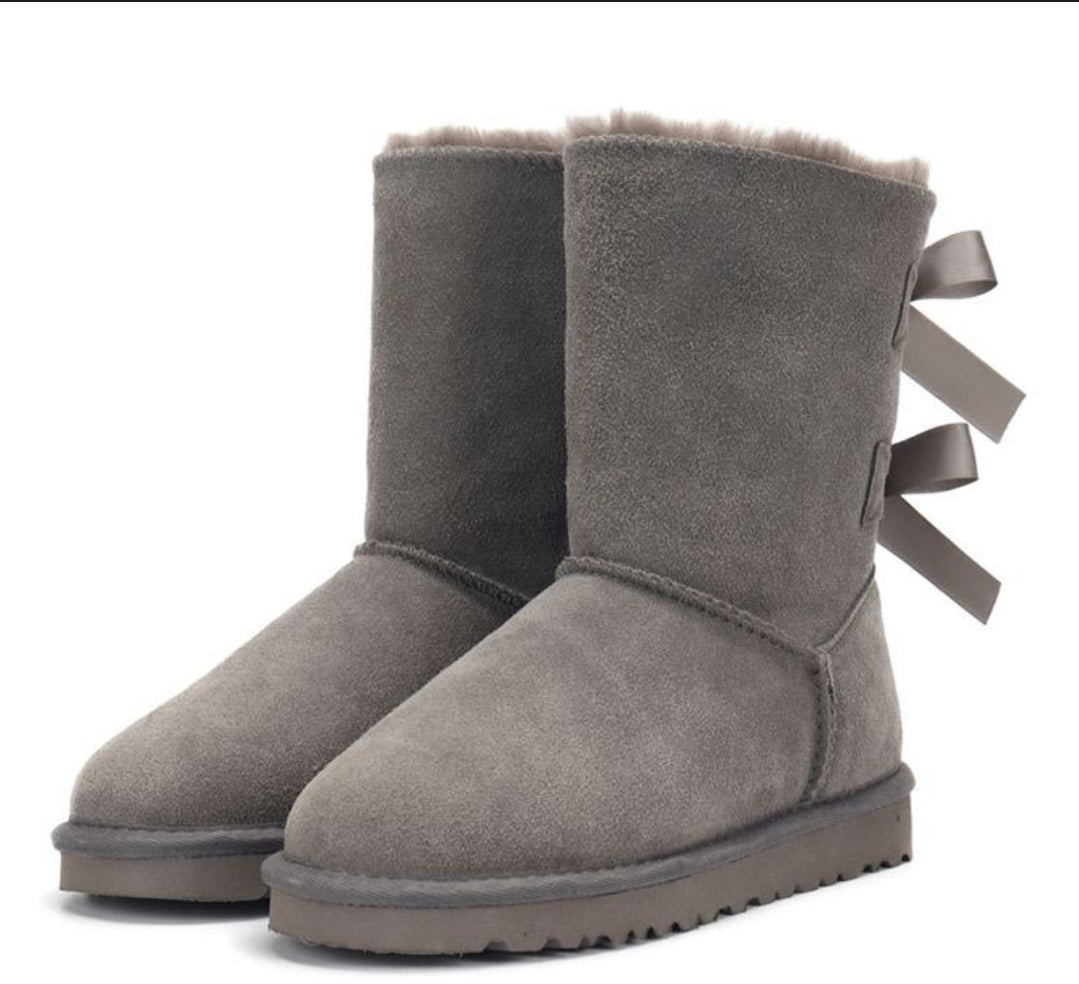 PRE-ORDER 2 BOW UGGS