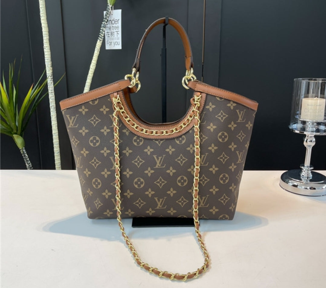 PRE-ORDER GOLD CHAIN BAGS 680114