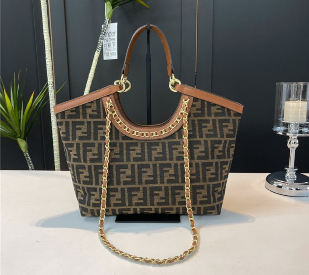 PRE-ORDER GOLD CHAIN BAGS 680114