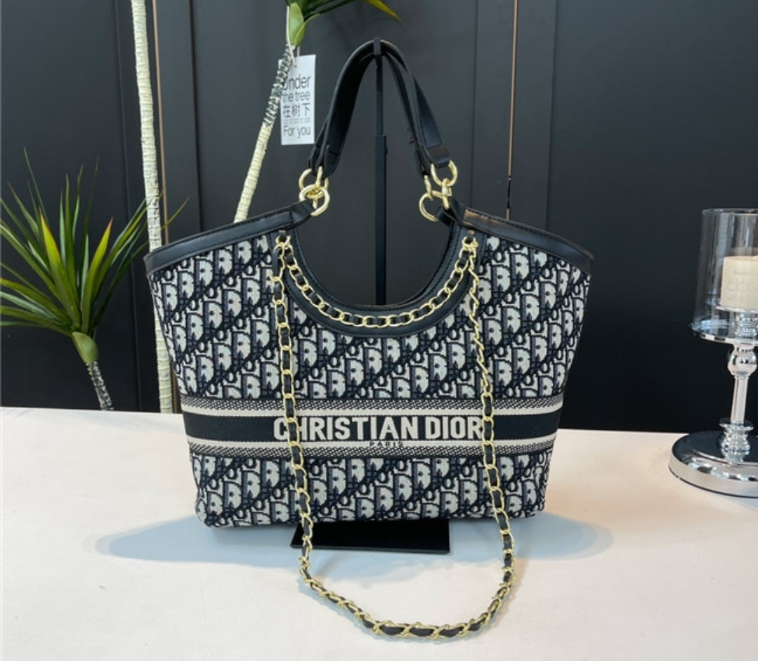 PRE-ORDER GOLD CHAIN BAGS 680114