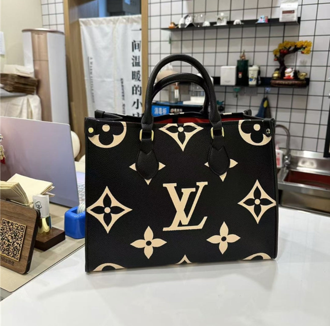 PRE-ORDER LV HAND BAGS 7017
