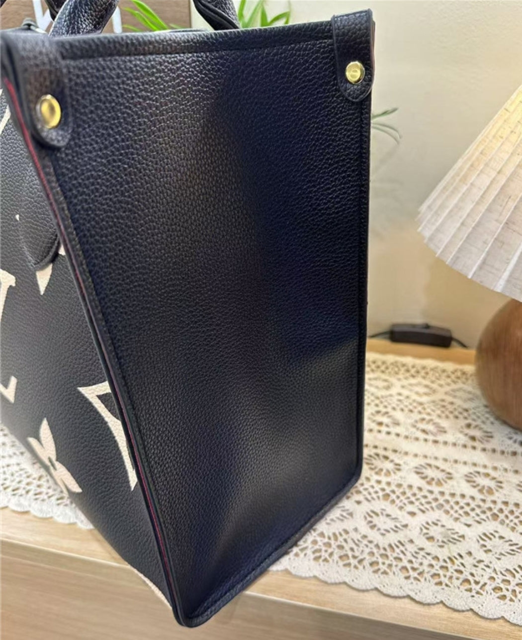 PRE-ORDER LV HAND BAGS 7017
