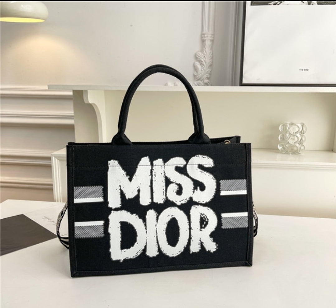 PRE-ORDER CD CROSSBODY BAGS 6901