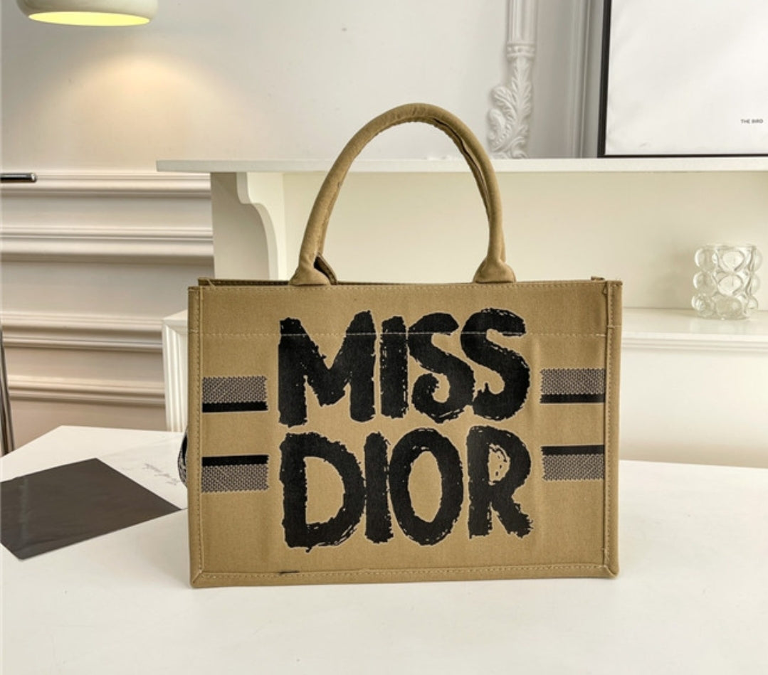 PRE-ORDER CD CROSSBODY BAGS 6901