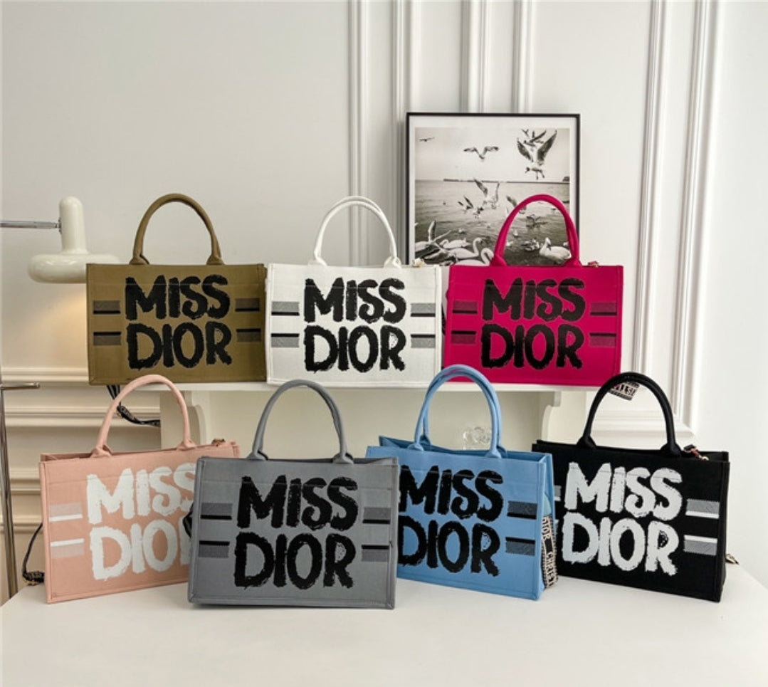 PRE-ORDER CD CROSSBODY BAGS 6901