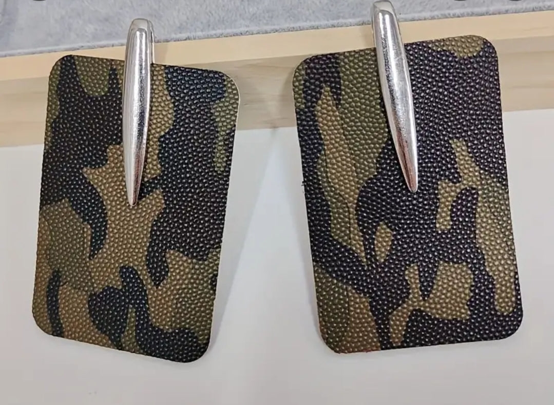 ON HAND CAMO EARRINGS