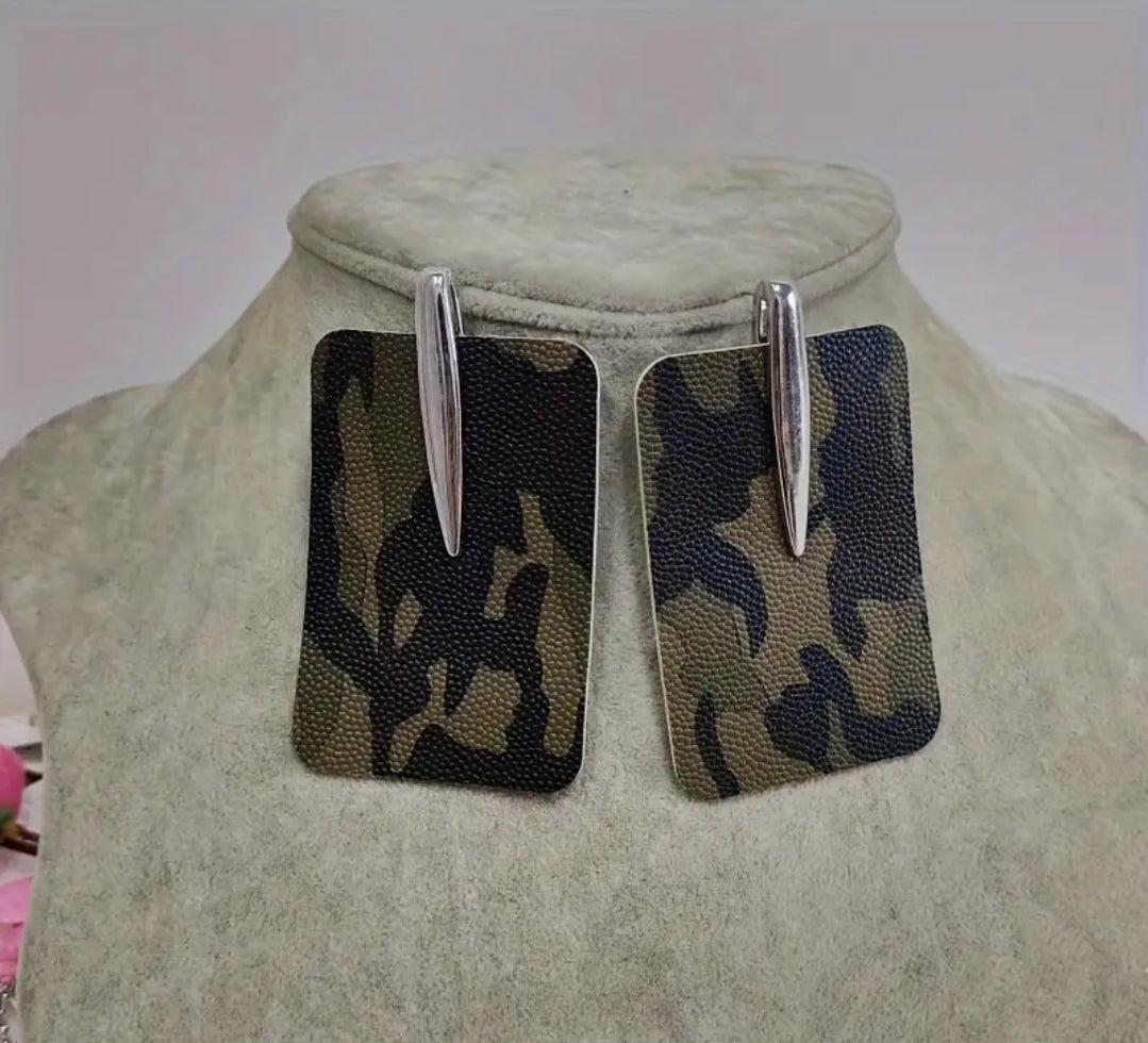 ON HAND CAMO EARRINGS