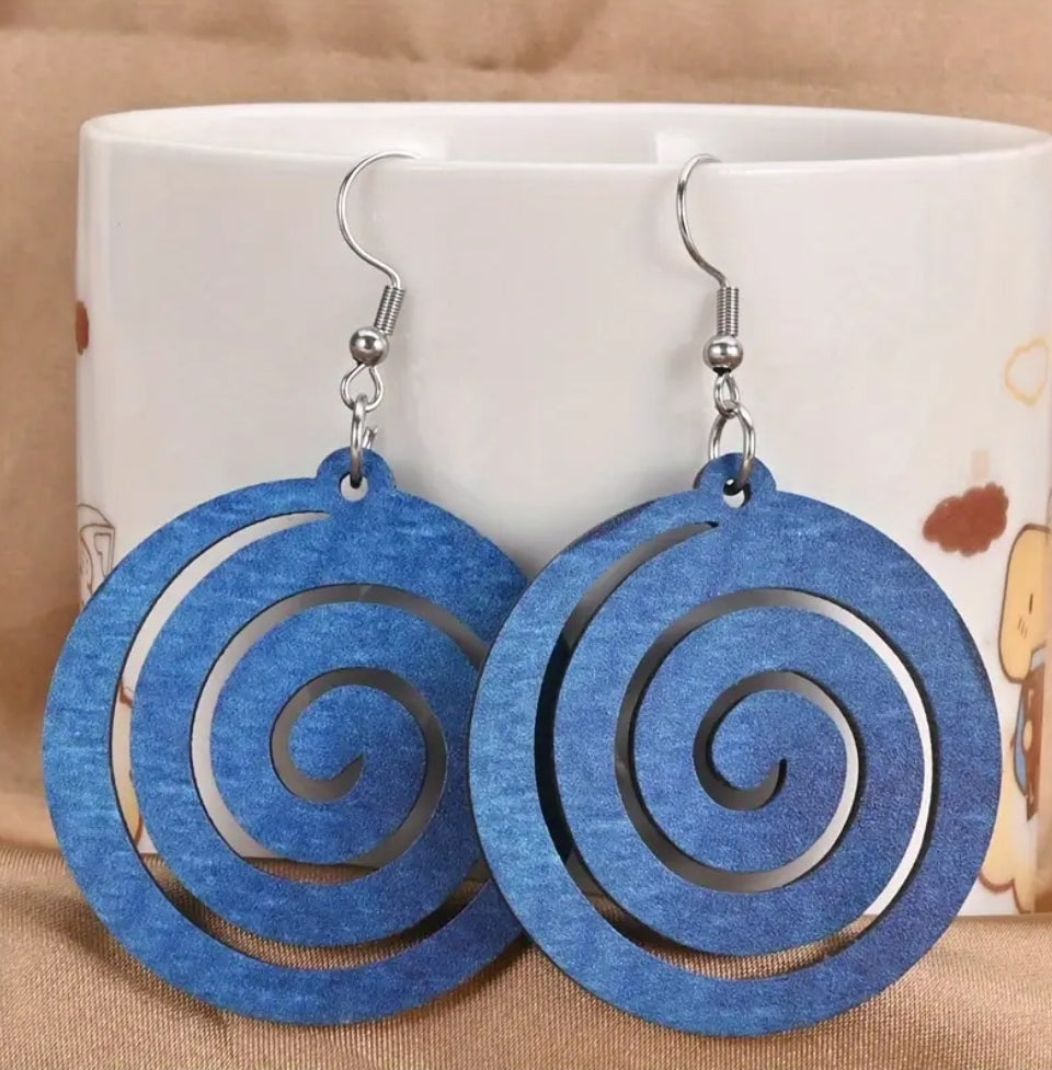 ON HAND SWIRLY EARRINGS