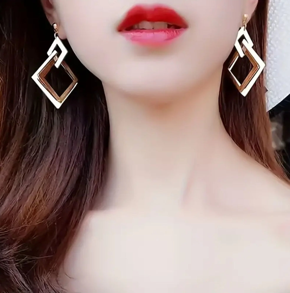 ON HAND 2 TRIANGLES EARRINGS