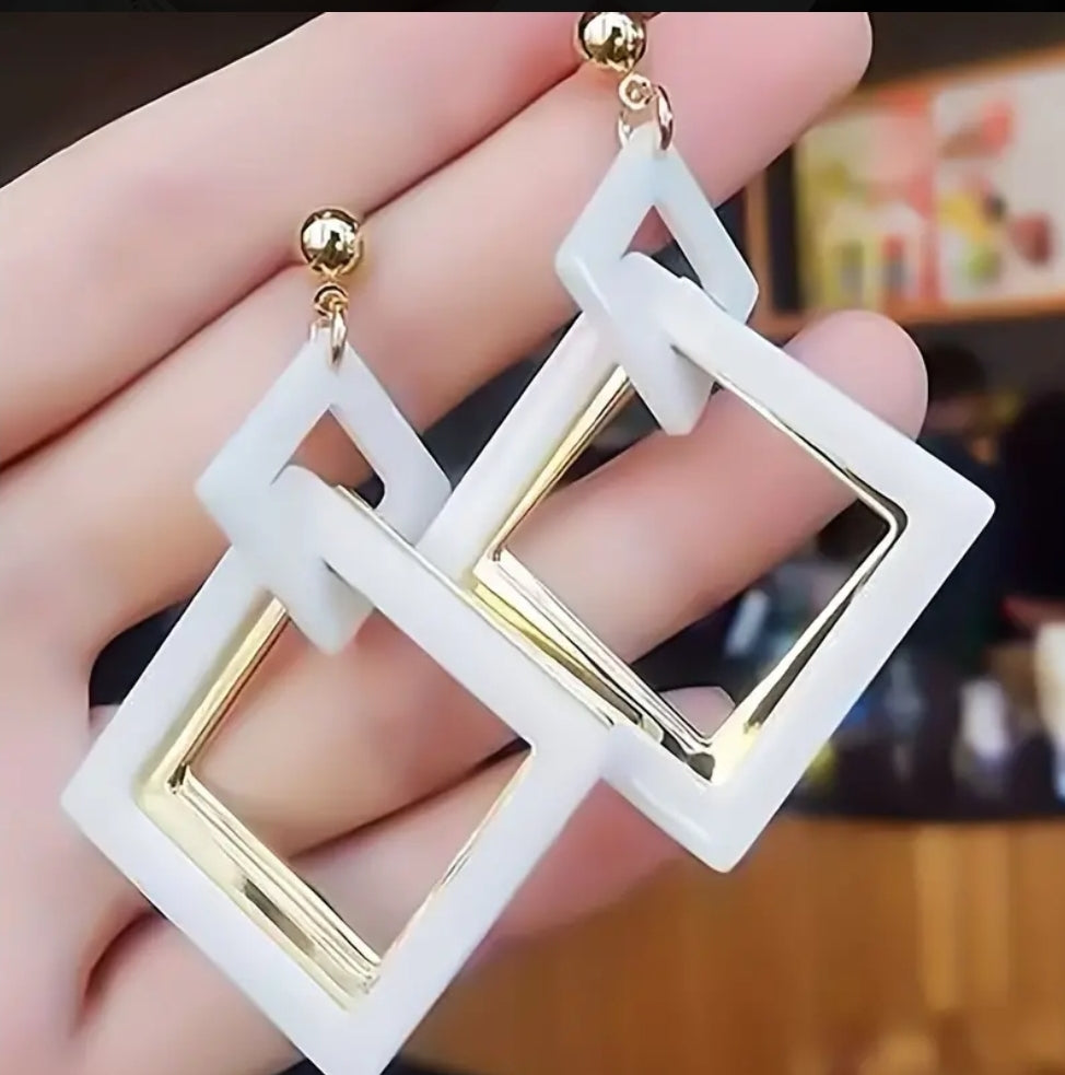 ON HAND 2 TRIANGLES EARRINGS