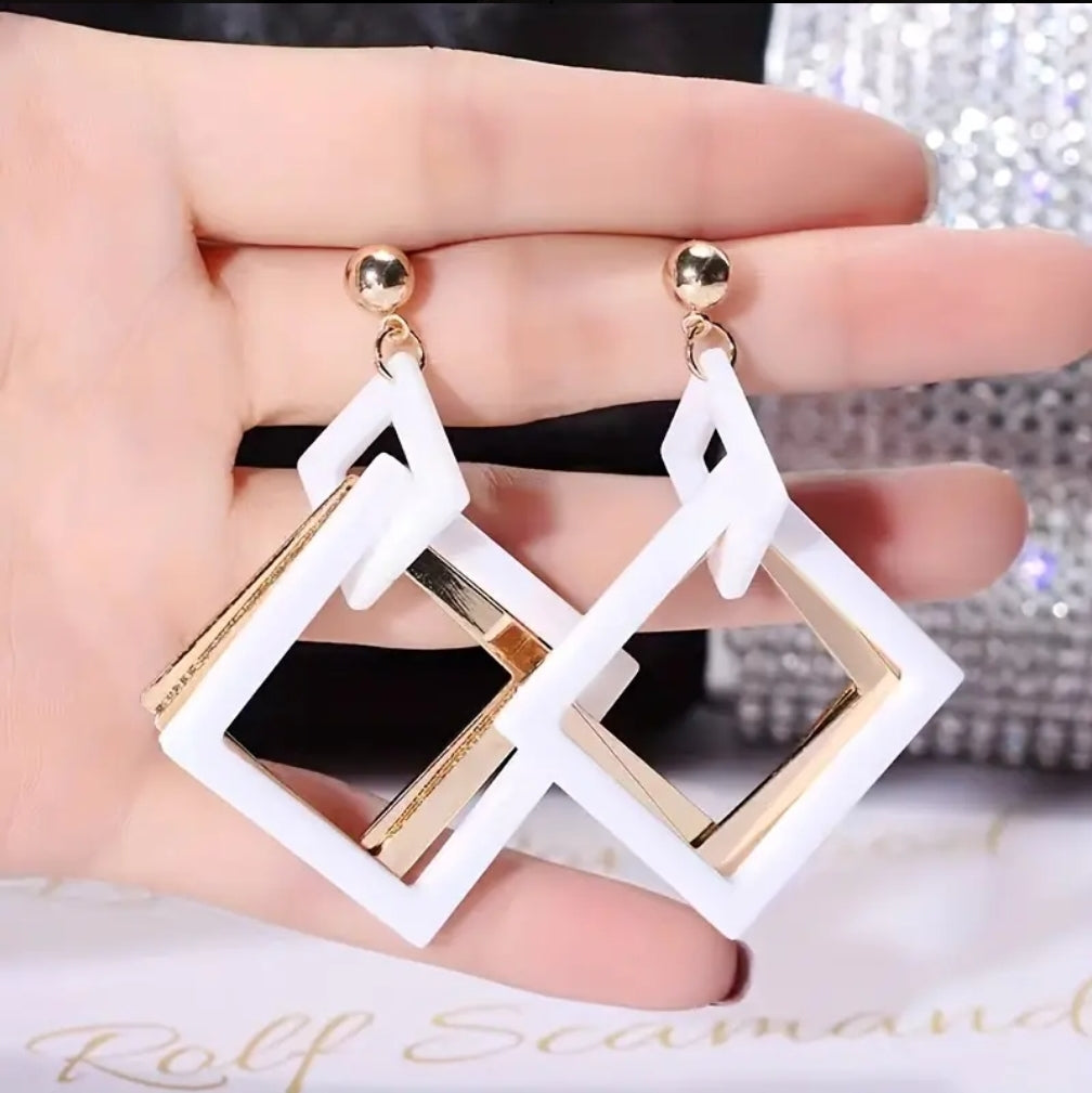 ON HAND 2 TRIANGLES EARRINGS