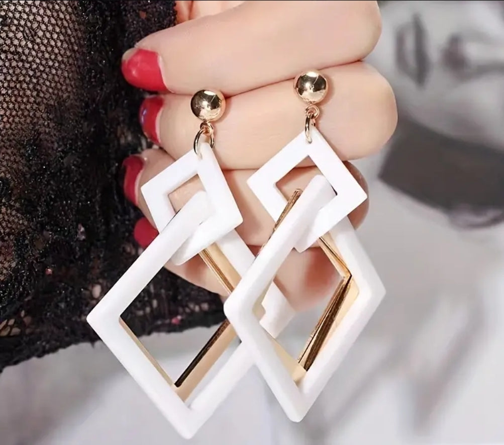 ON HAND 2 TRIANGLES EARRINGS