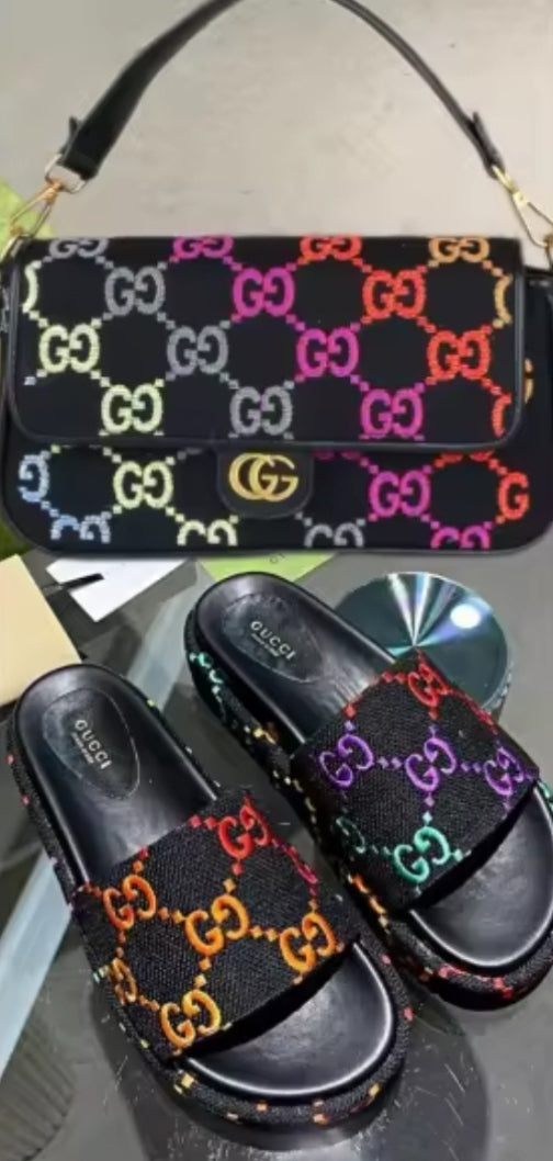 GG SLIDES OR GG CROSSBODY BAG
