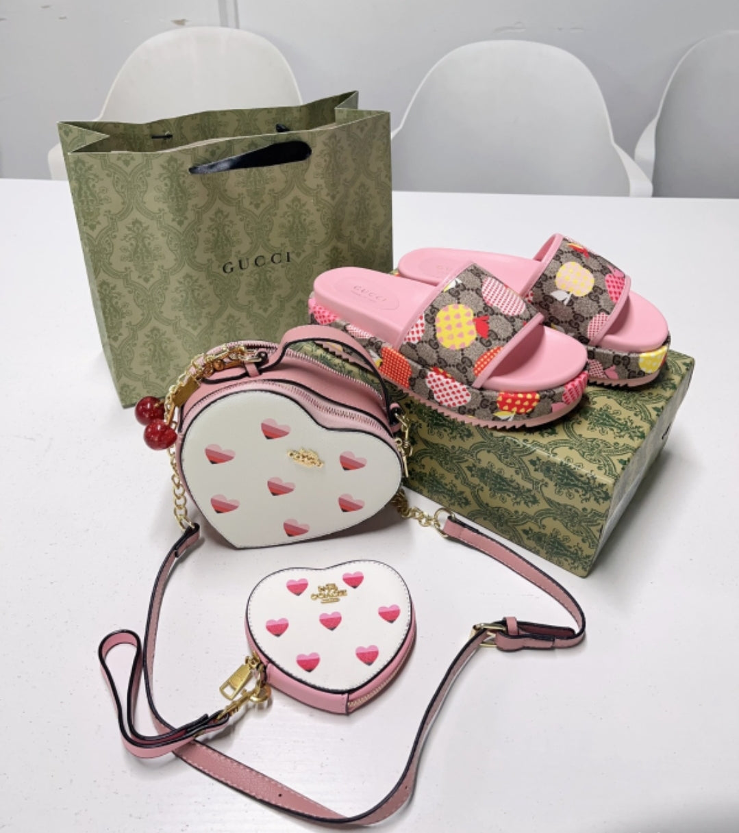 GG SLIDES OR GG CROSSBODY BAG