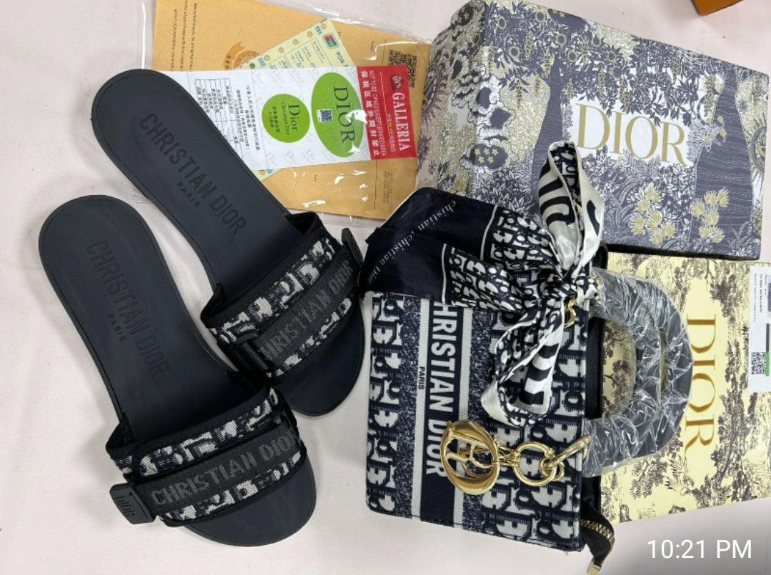 CD SLIDES OR CD CROSSBODY BAG