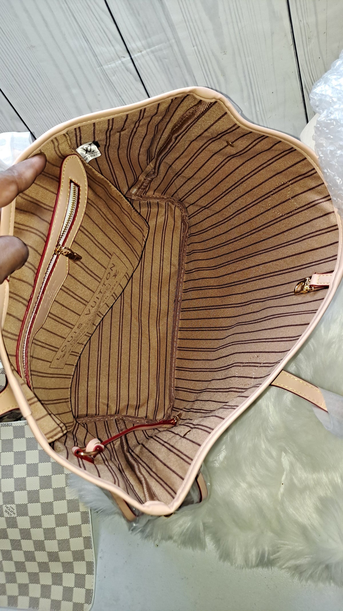 LouisV CREAM NEVERFULL BAG