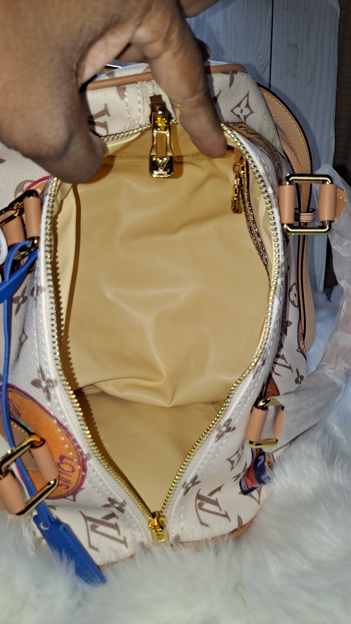 LOUISV 30" SPEEDY FLIGHT CROSSBODY BAG