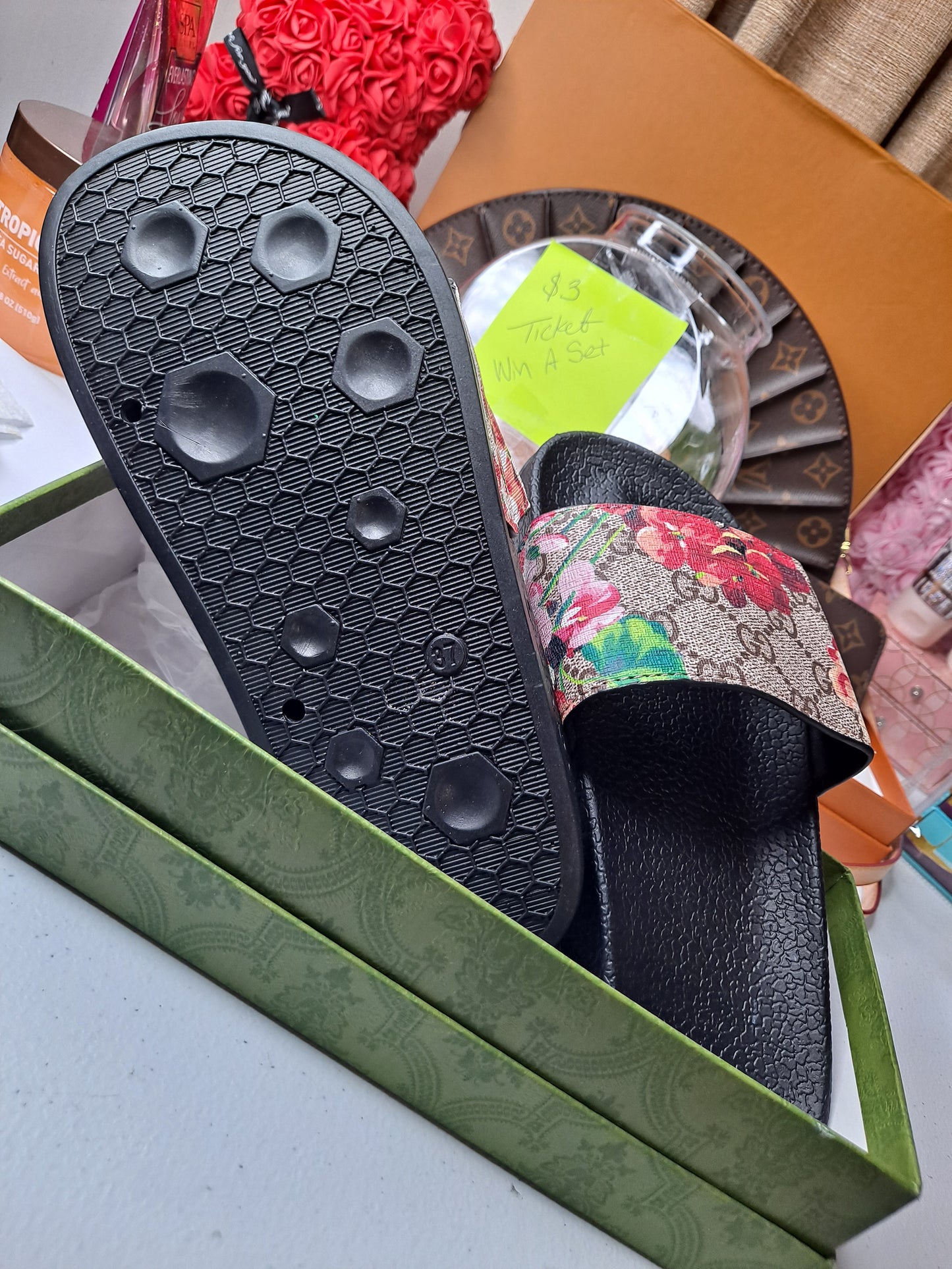 Clearance GG SLIDES SIZE 6