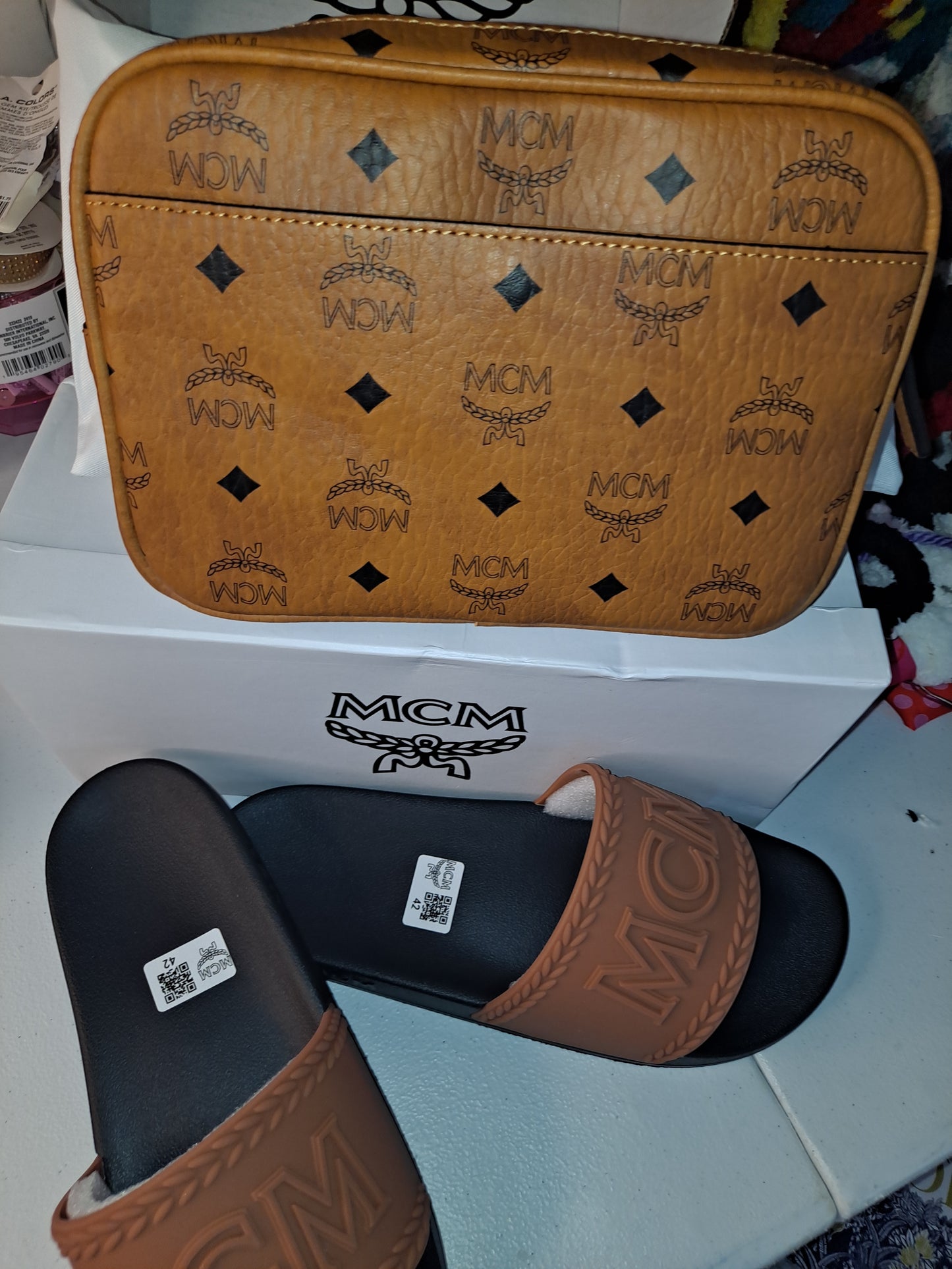 MC SLIDES OR MC CROSSBODY BAG