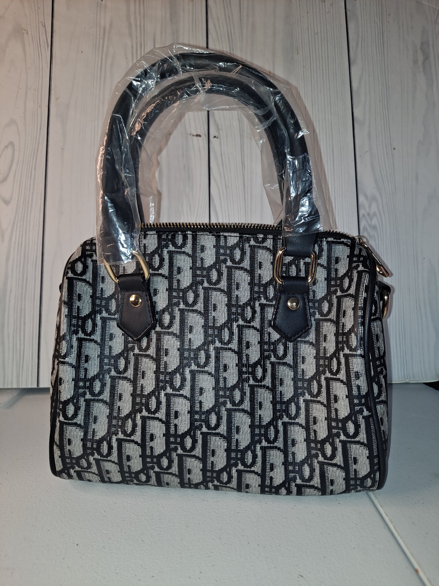 Clearance CD HAND BAG (NO CROSSBODY STRAP)