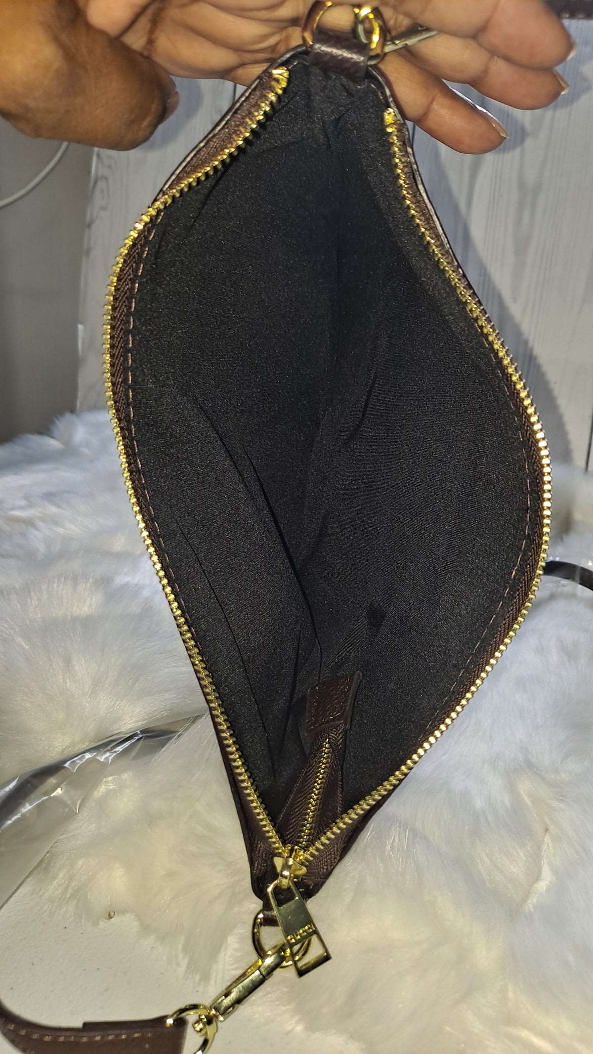 GUCC FLAT CROSSBODY BAG
