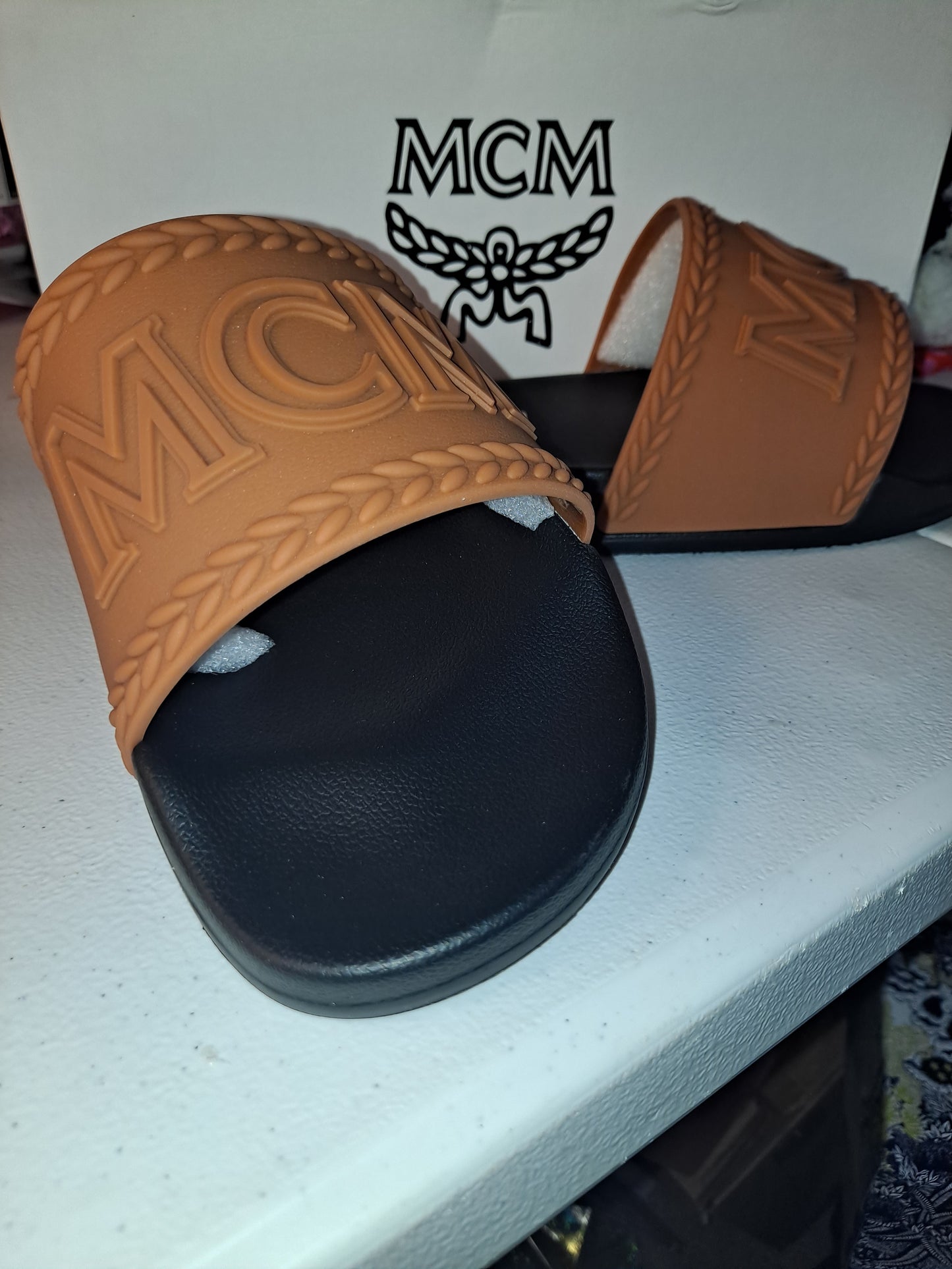 MC SLIDES OR MC CROSSBODY BAG