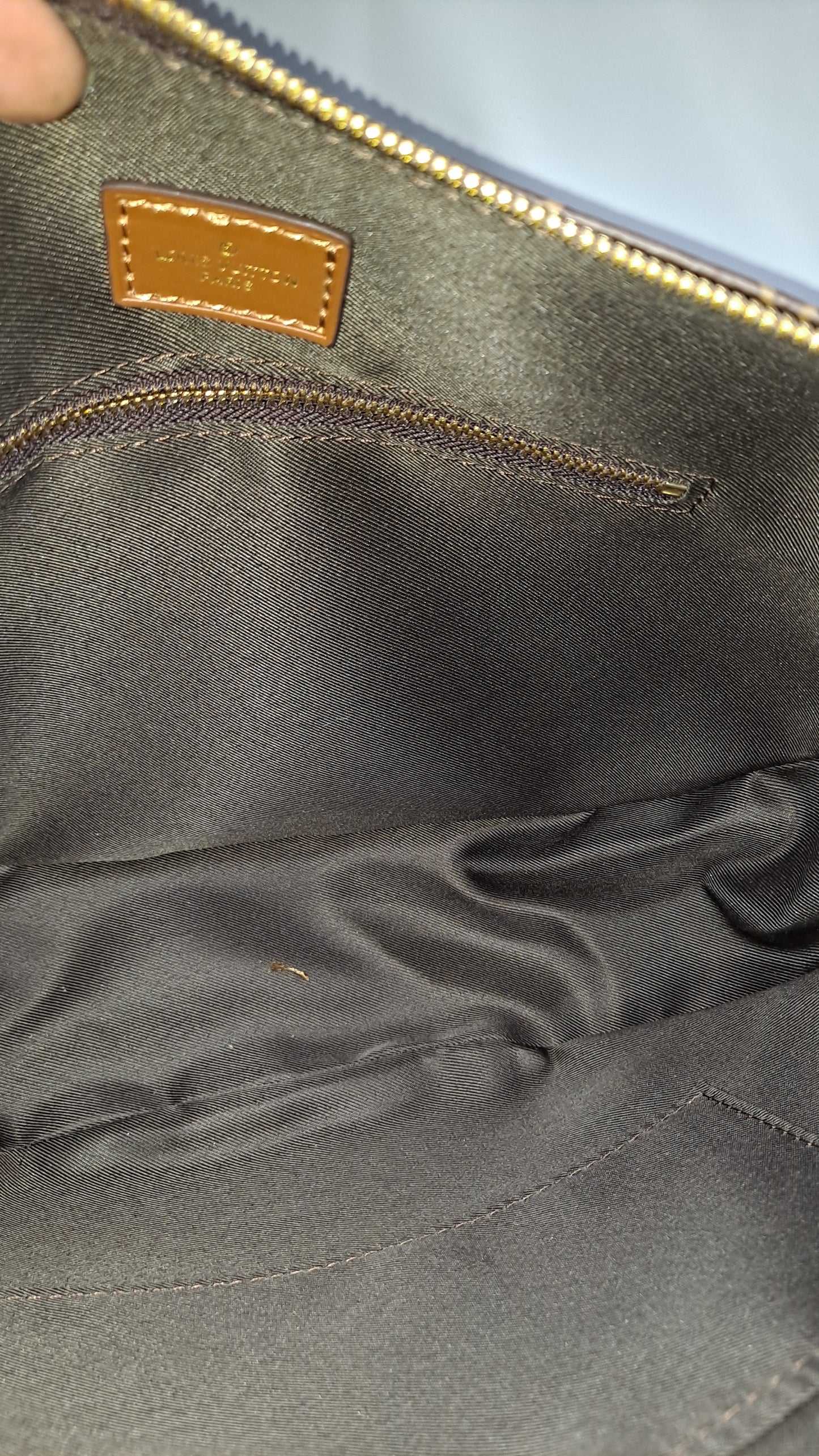LV HOBO 35CM CROSSBODY BAG