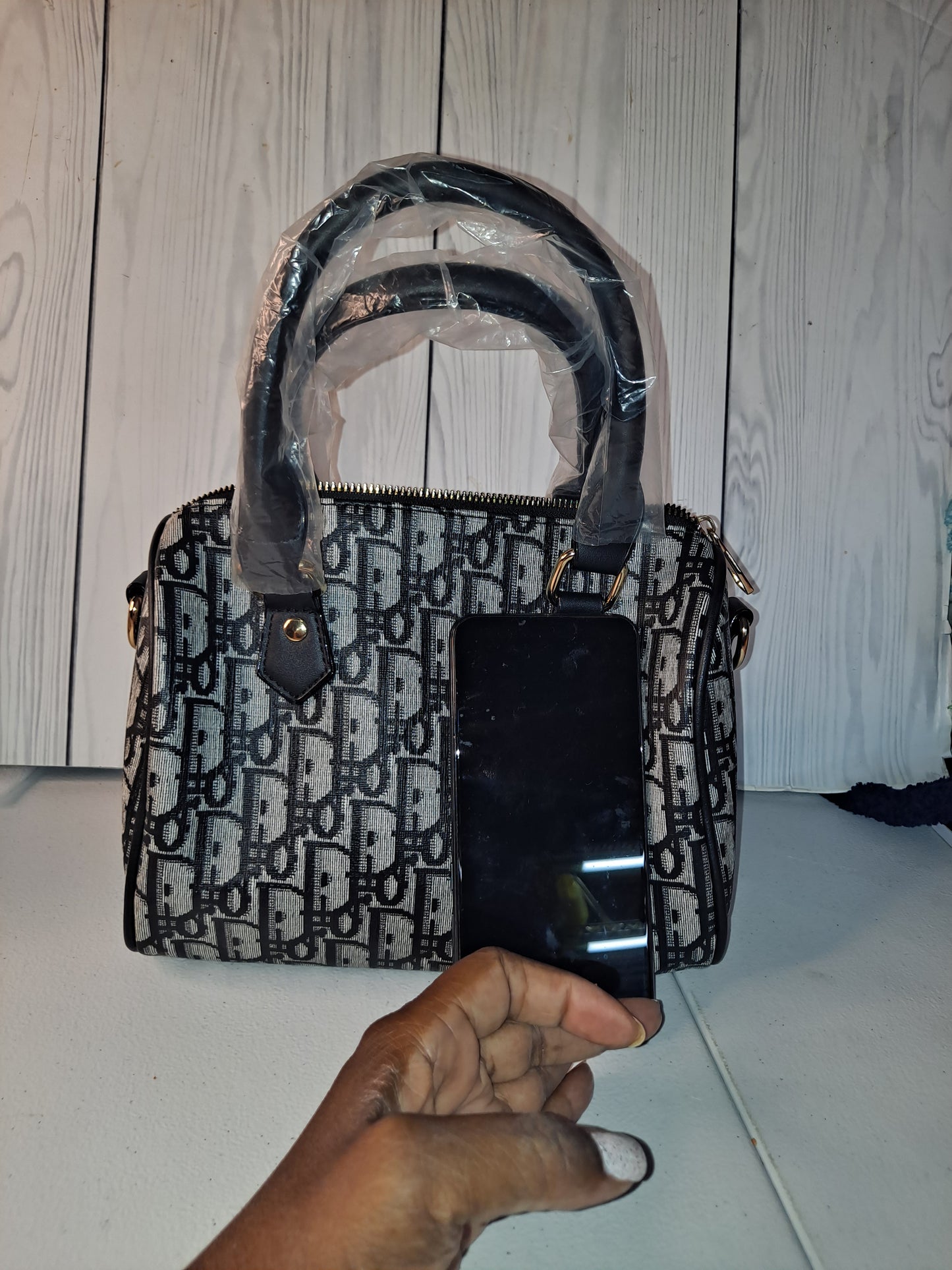 Clearance CD HAND BAG (NO CROSSBODY STRAP)