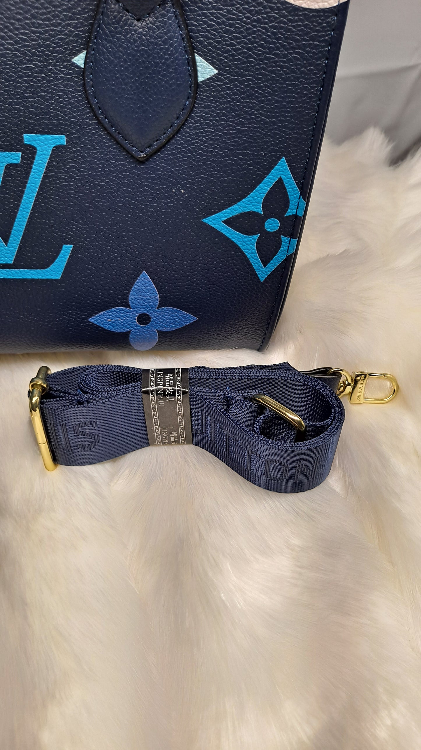 LV 35CM CROSSBODY BAG