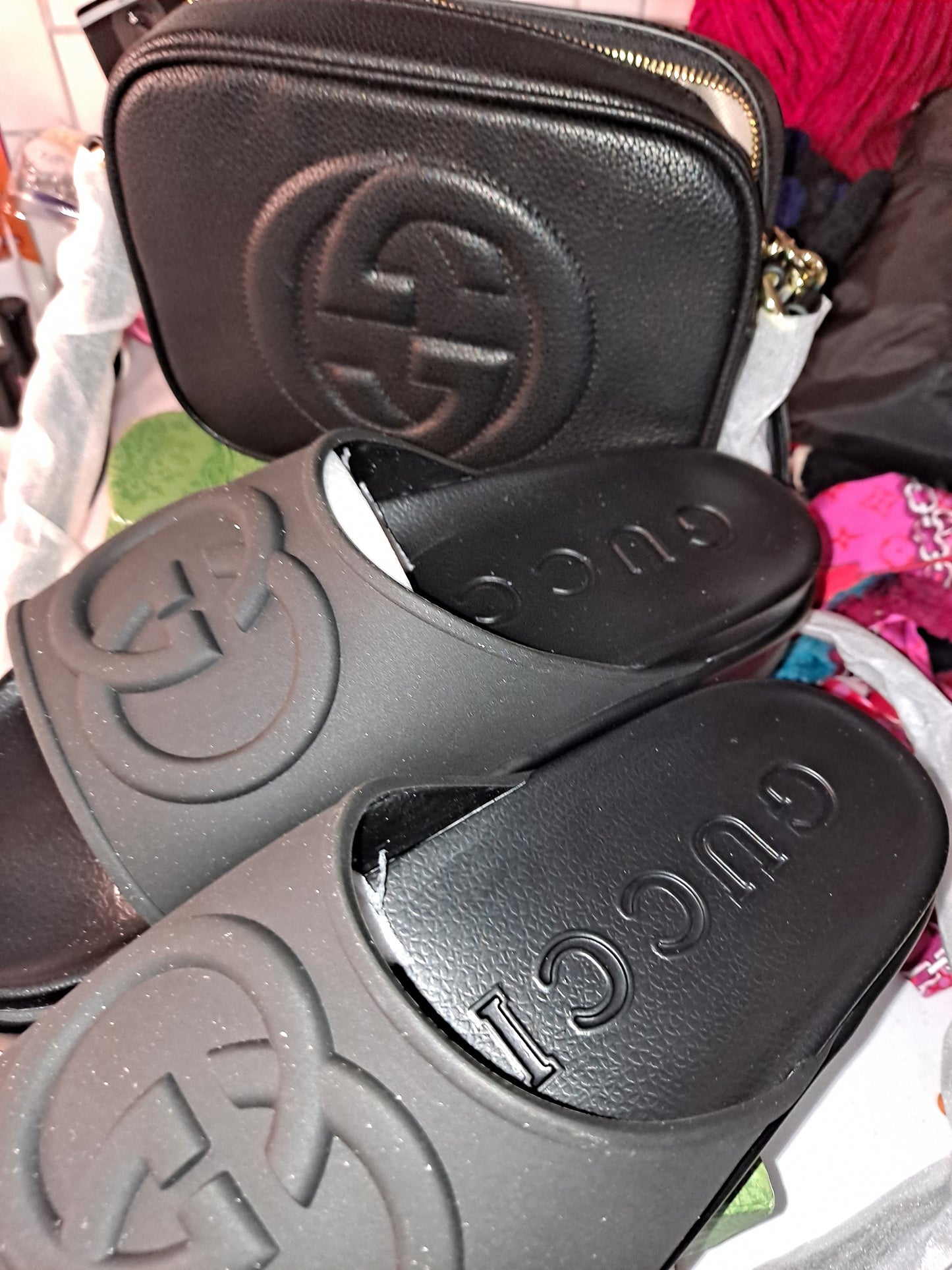 GG SLIDES OR GG CROSSBODY BAG