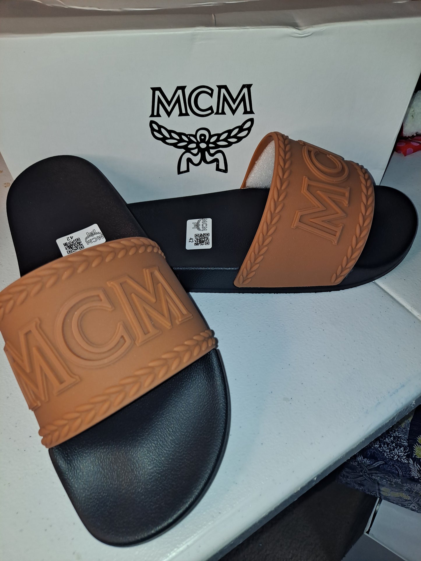 MC SLIDES OR MC CROSSBODY BAG