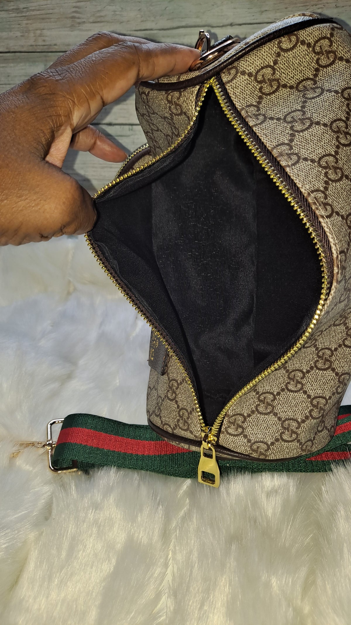 GUUC MEDIUM LOG CROSSBODY BAG