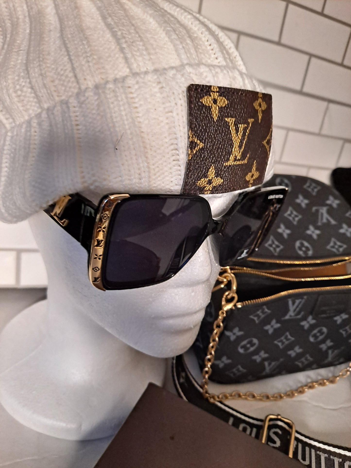 LV BLACK BAG, BELT. ACCESSORIES