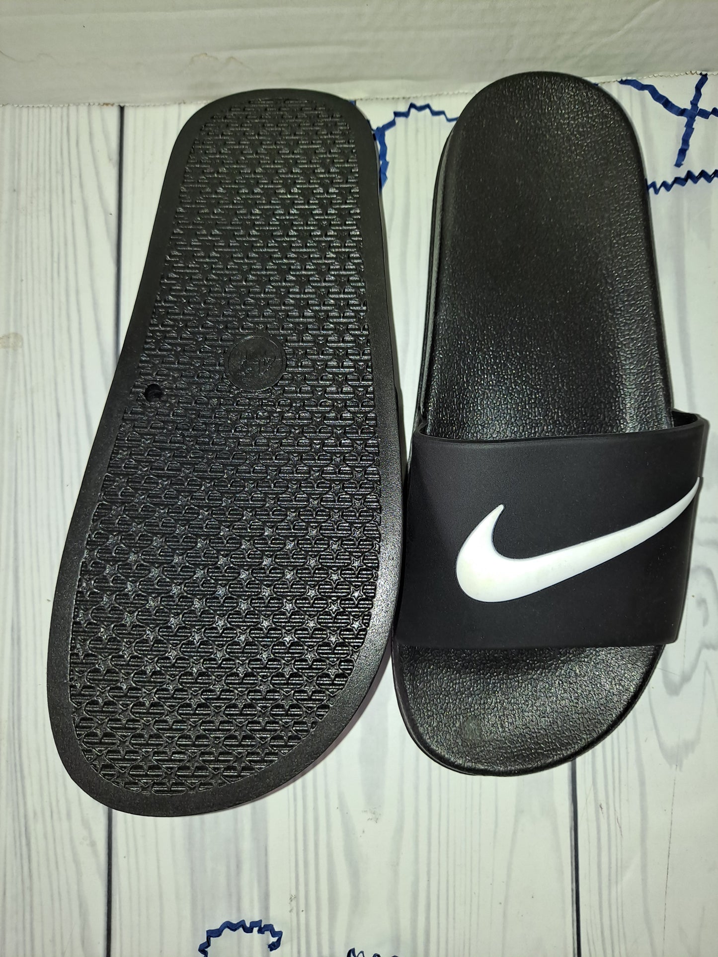 ON HAND NIK SLIDES, SIZE 8