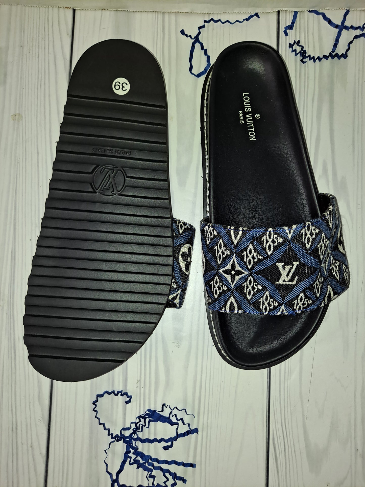 ON HAND LV SLIDES SIZE 8